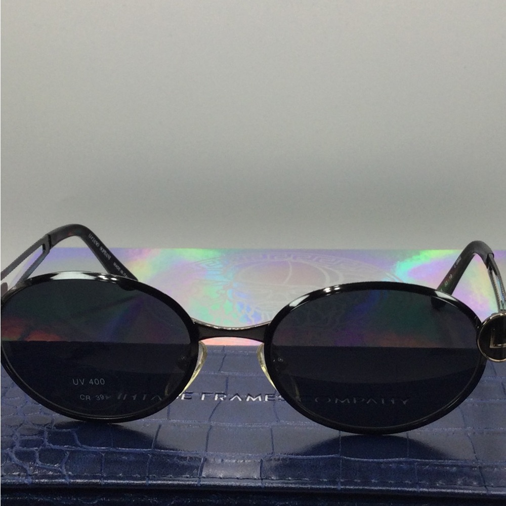 Round Black Sunglasses with Dark Lenses
